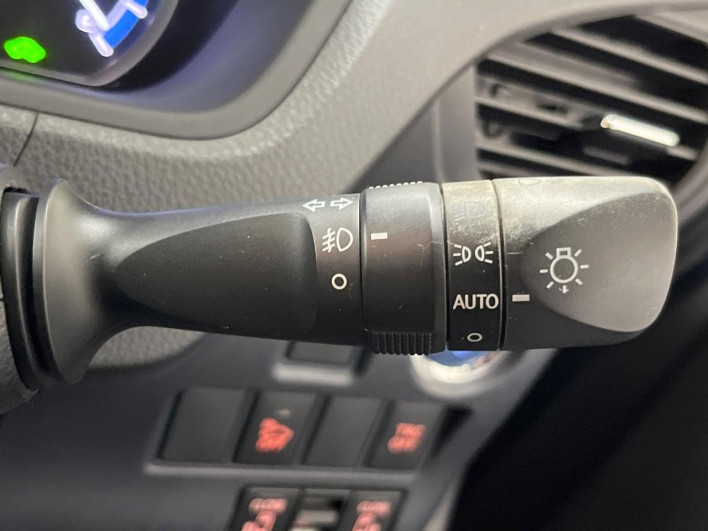 2015 Toyota Voxy DAA-ZWR80G (UW-69f022419412c)[14]