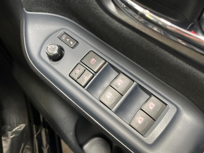 2015 Toyota Voxy DAA-ZWR80G (UW-69f022419412c)[21]