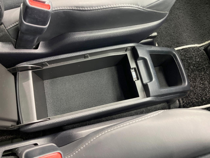 2019 Toyota Esquire DAA-ZWR80G (UW-69f02242ba7e7)[19]