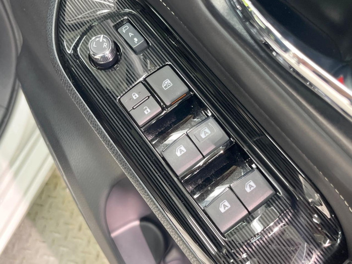 2019 Toyota Esquire DAA-ZWR80G (UW-69f02242ba7e7)[28]