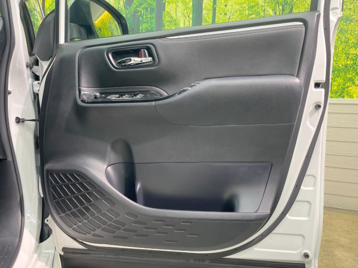 2019 Toyota Esquire DAA-ZWR80G (UW-69f02242ba7e7)[29]