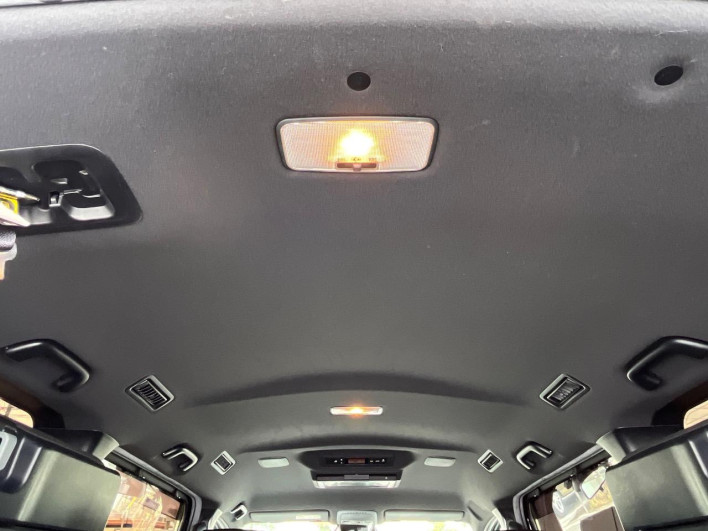 2019 Toyota Voxy DAA-ZWR80W (UW-69f022433ea34)[29]