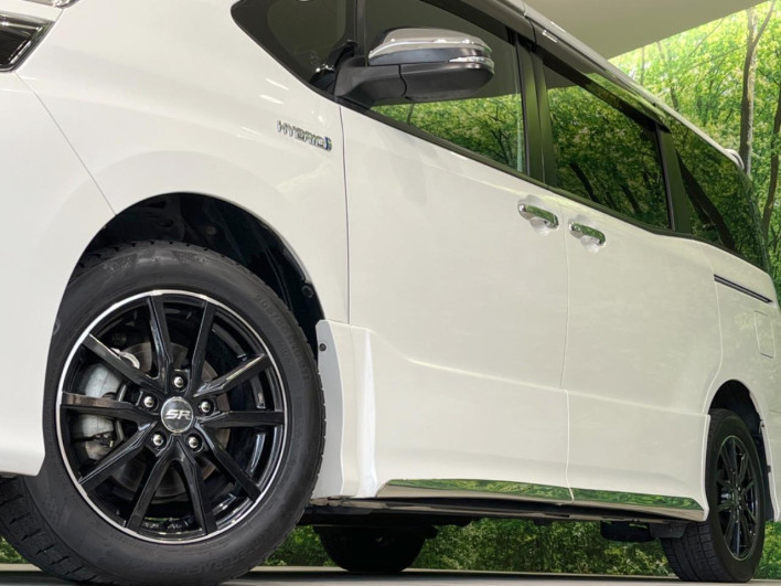 2019 Toyota Voxy DAA-ZWR80W (UW-69f022435c78d)[13]