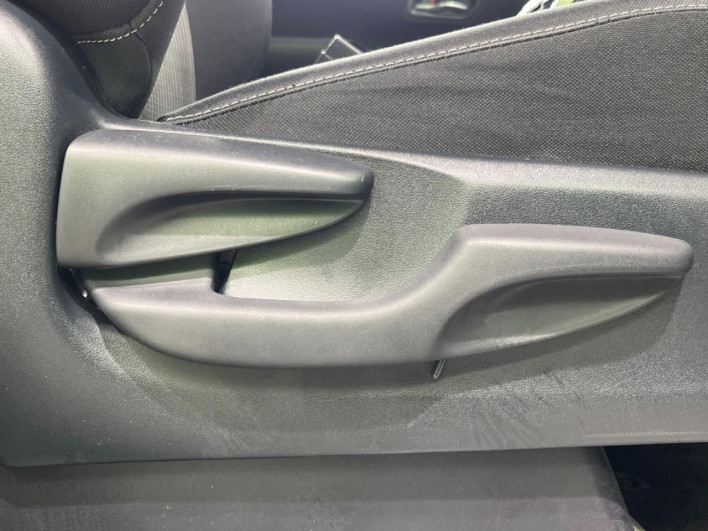 2019 Toyota Voxy DAA-ZWR80W (UW-69f022435c78d)[19]