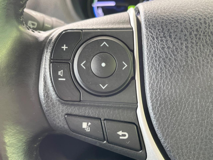 2019 Toyota Voxy DAA-ZWR80W (UW-69f022435c78d)[27]