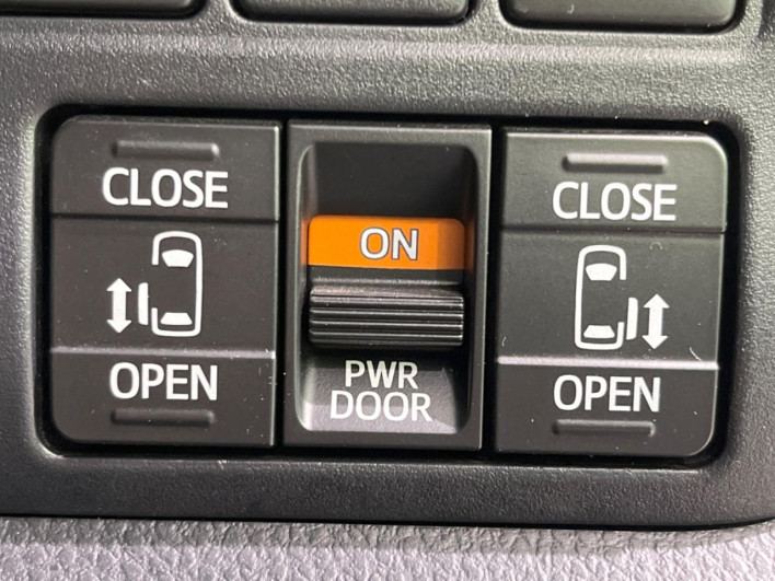 2019 Toyota Voxy DAA-ZWR80W (UW-69f022435c78d)[25]