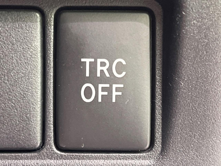 2019 Toyota Voxy DAA-ZWR80W (UW-69f022435c78d)[23]