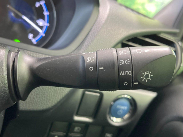 2019 Toyota Voxy DAA-ZWR80W (UW-69f022435c78d)[29]