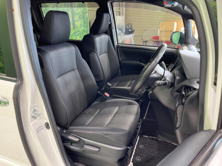 2019 Toyota Voxy DAA-ZWR80W (UW-69f022435c78d)[6]