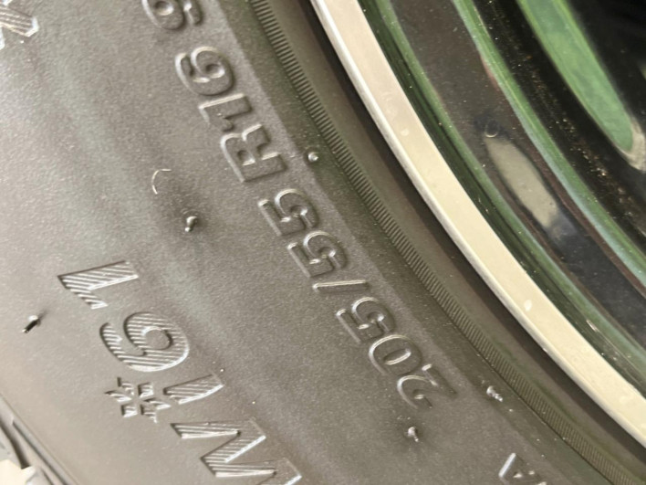 2019 Toyota Voxy DAA-ZWR80W (UW-69f022435c78d)[15]