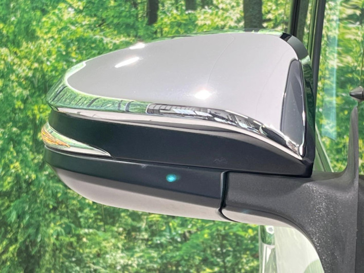 2019 Toyota Voxy DAA-ZWR80W (UW-69f022435c78d)[9]