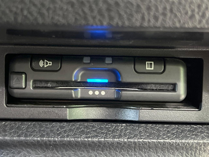 2019 Toyota Voxy DAA-ZWR80W (UW-69f022435c78d)[26]