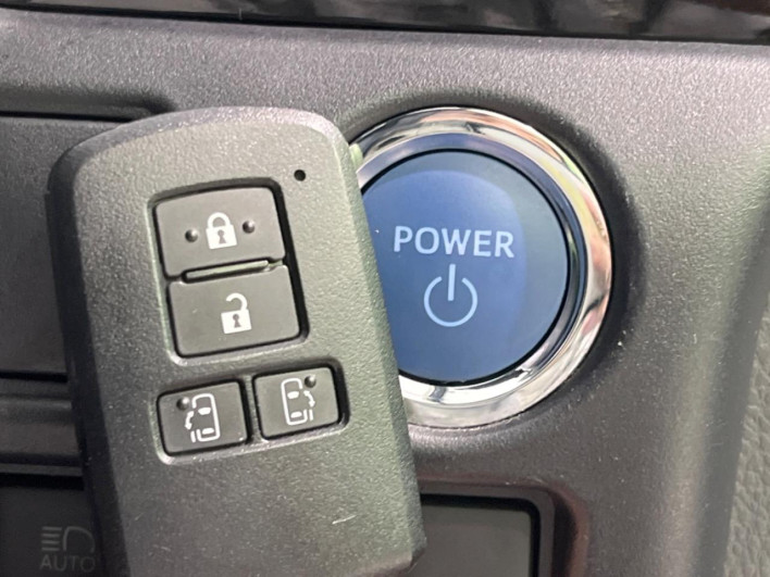 2019 Toyota Voxy DAA-ZWR80W (UW-69f022435c78d)[20]