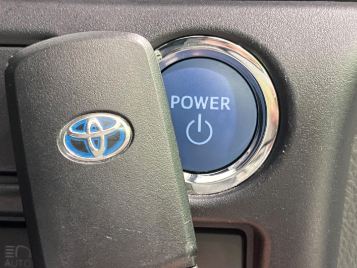 2019 Toyota Voxy DAA-ZWR80W (UW-69f022435c78d)[21]