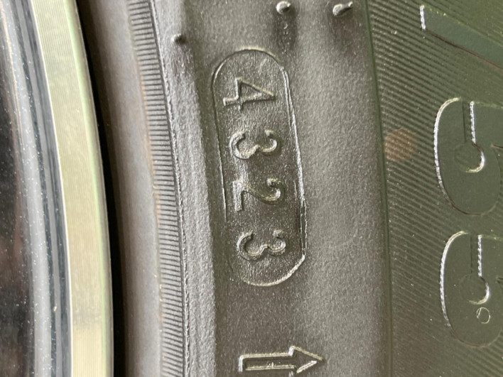 2019 Toyota Voxy DAA-ZWR80W (UW-69f022435c78d)[16]