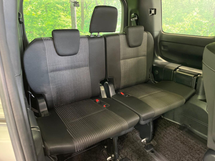 2019 Toyota Voxy DAA-ZWR80W (UW-69f022435c78d)[8]