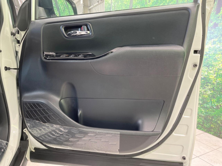 2019 Toyota Voxy DAA-ZWR80W (UW-69f022435c78d)[17]