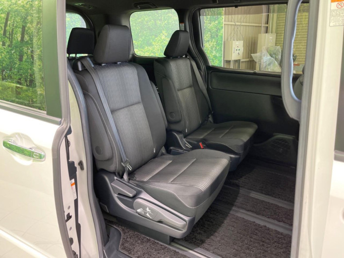 2019 Toyota Voxy DAA-ZWR80W (UW-69f022435c78d)[7]