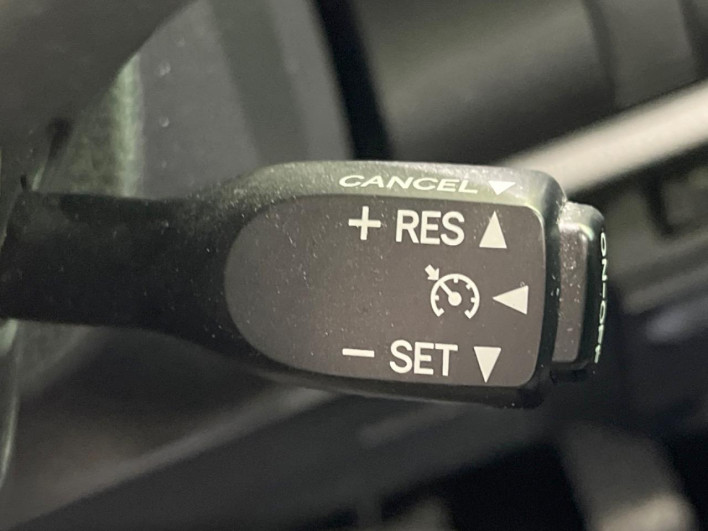 2019 Toyota Voxy DAA-ZWR80W (UW-69f022435c78d)[28]