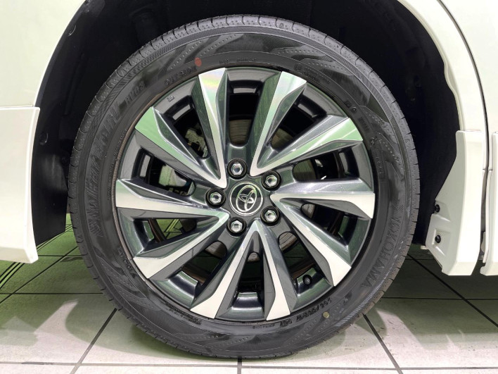 2022 Toyota Voxy 6AA-ZWR90W (UW-69f022439bd27)[25]