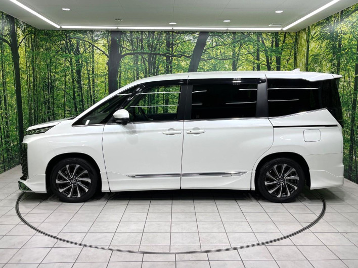 2022 Toyota Voxy 6AA-ZWR90W (UW-69f022439bd27)[9]