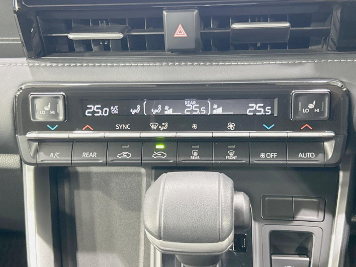 2023 Toyota Noah 6AA-ZWR90W (UW-69f0224599c1f)[28]