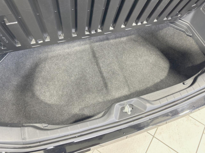 2023 Toyota Noah 6AA-ZWR90W (UW-69f0224599c1f)[14]