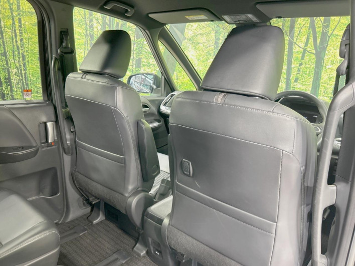 2023 Toyota Noah 6AA-ZWR90W (UW-69f0224599c1f)[24]