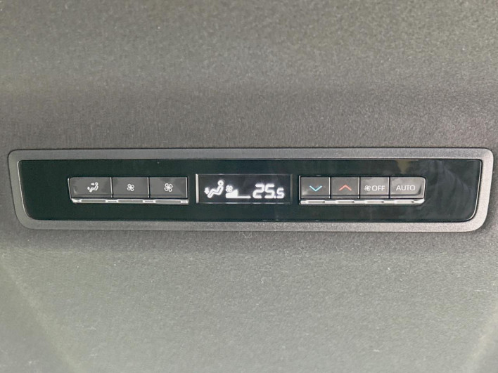 2023 Toyota Noah 6AA-ZWR90W (UW-69f0224599c1f)[27]