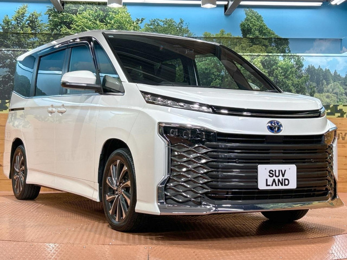 2023 Toyota Voxy 6AA-ZWR90W (UW-69f02245b2b4f)[18]