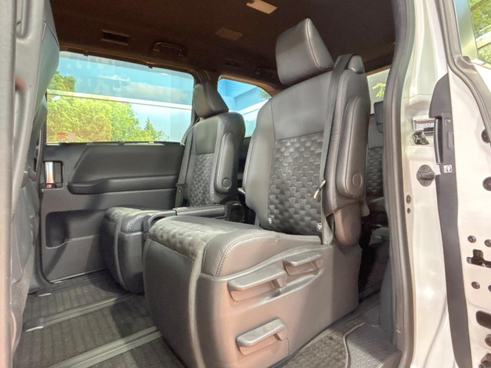 2023 Toyota Voxy 6AA-ZWR90W (UW-69f02245b2b4f)[26]