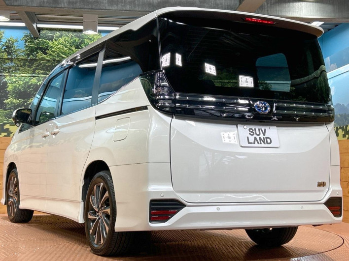 2023 Toyota Voxy 6AA-ZWR90W (UW-69f02245b2b4f)[14]