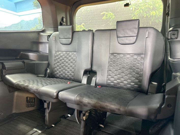 2023 Toyota Voxy 6AA-ZWR90W (UW-69f02245b2b4f)[27]