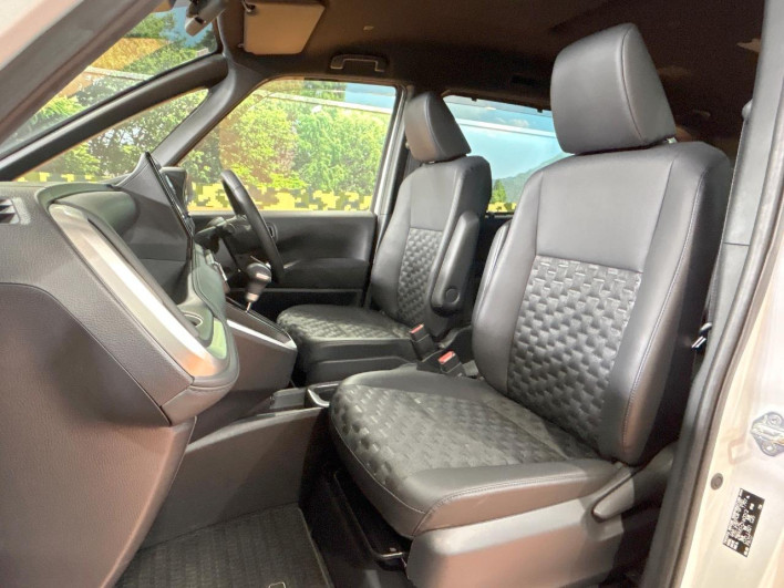 2023 Toyota Voxy 6AA-ZWR90W (UW-69f02245b2b4f)[29]