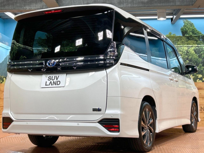 2023 Toyota Voxy 6AA-ZWR90W (UW-69f02245b2b4f)[16]