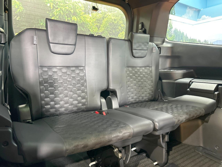 2023 Toyota Voxy 6AA-ZWR90W (UW-69f02245b2b4f)[28]