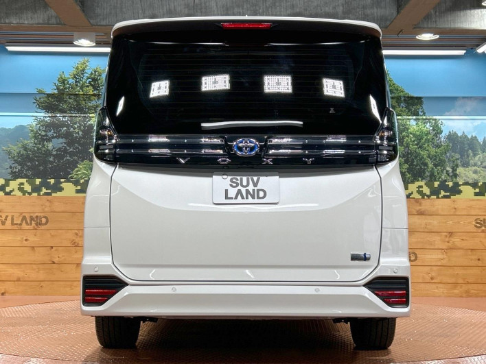 2023 Toyota Voxy 6AA-ZWR90W (UW-69f02245b2b4f)[15]