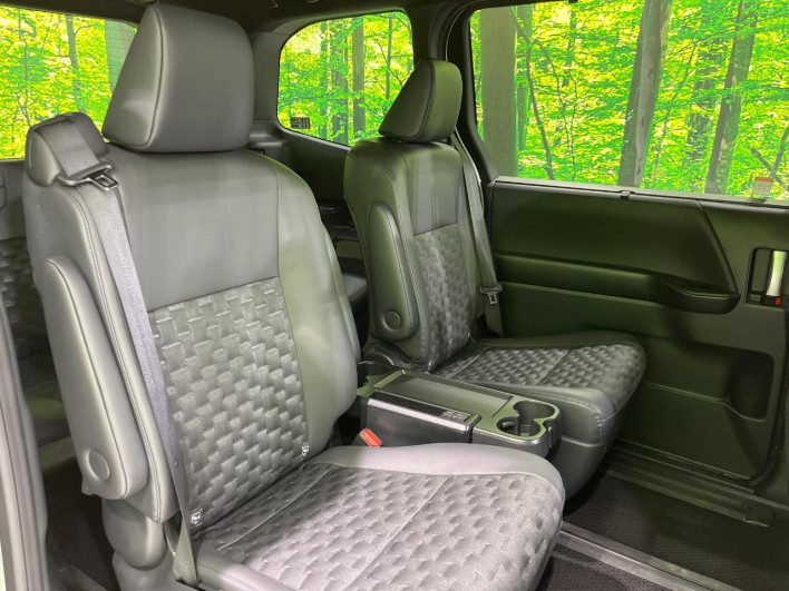 2025 Toyota Voxy 6AA-ZWR90W (UW-69f02248e099e)[9]