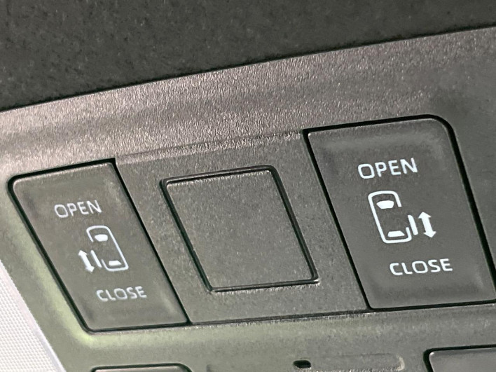 2025 Toyota Voxy 6AA-ZWR90W (UW-69f0224961053)[9]