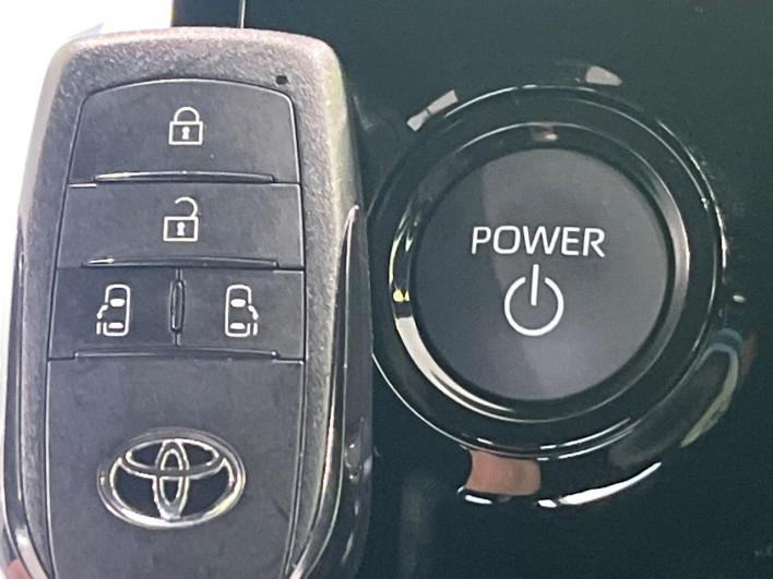 2025 Toyota Voxy 6AA-ZWR90W (UW-69f0224961053)[22]