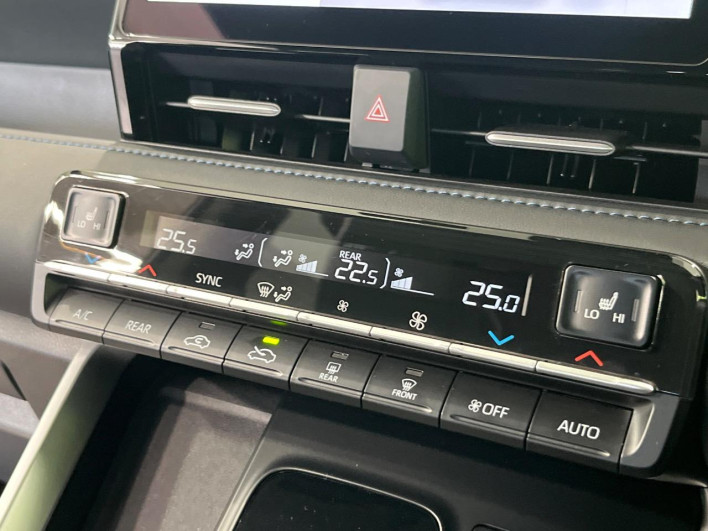 2025 Toyota Voxy 6AA-ZWR90W (UW-69f0224961053)[13]