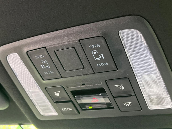 2025 Toyota Voxy 6AA-ZWR90W (UW-69f0224961053)[8]