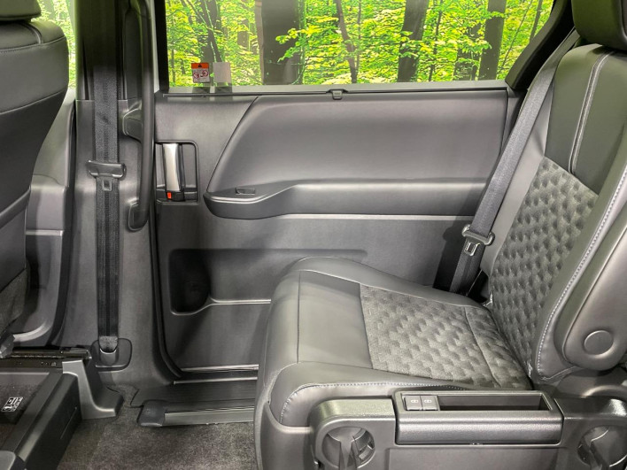 2026 Toyota Voxy 6AA-ZWR90W (UW-69f02249e67e2)[23]