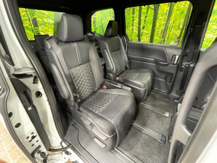 2026 Toyota Voxy 6AA-ZWR90W (UW-69f02249e67e2)[27]