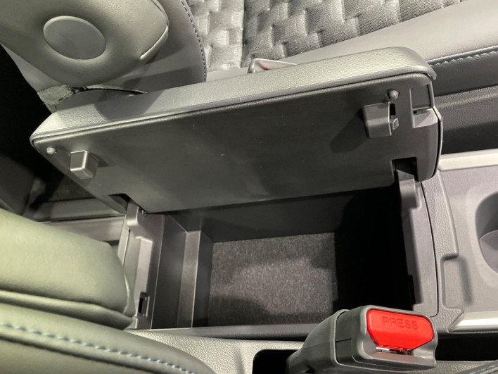 2026 Toyota Voxy 6AA-ZWR90W (UW-69f02249e67e2)[16]