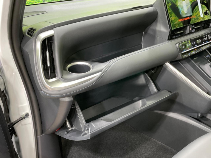 2026 Toyota Voxy 6AA-ZWR90W (UW-69f02249e67e2)[25]