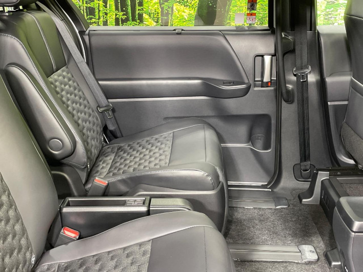 2026 Toyota Voxy 6AA-ZWR90W (UW-69f02249e67e2)[21]