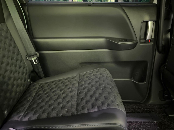 2024 Toyota Voxy 6AA-ZWR95W (UW-69f0224ad6d62)[25]