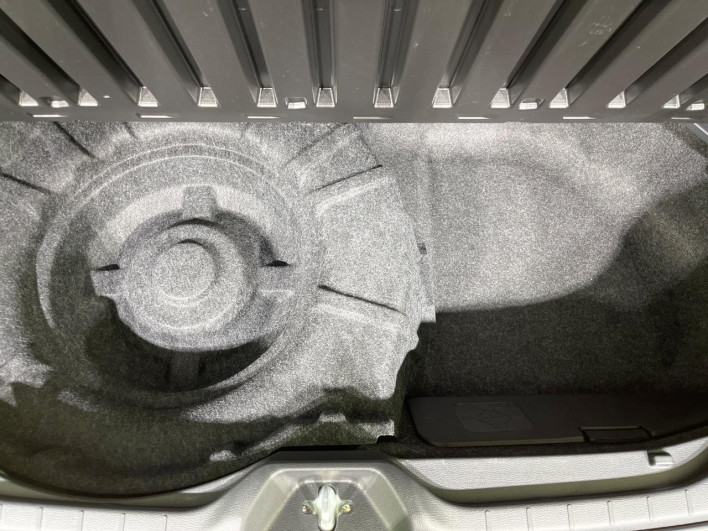 2024 Toyota Voxy 6AA-ZWR95W (UW-69f0224ad6d62)[21]