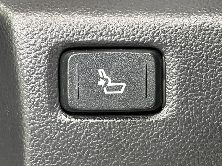 2018 Toyota C-HR DAA-ZYX10 (UW-69f0224b1fd1f)[11]